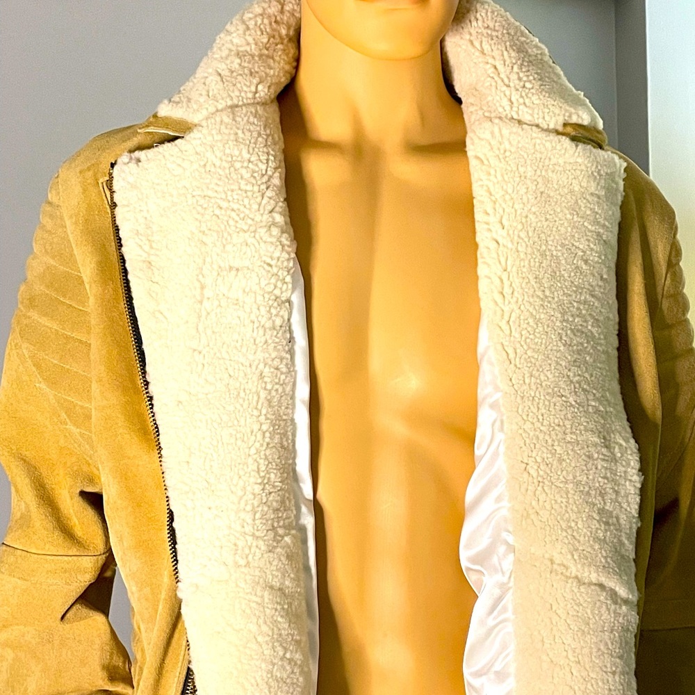 Tan color Sherpa lined winter coat, Size L.
